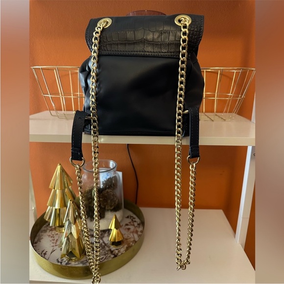 Valentina Blue 🔵 Backpack with Gold Accents💙 - Picture 6 of 10